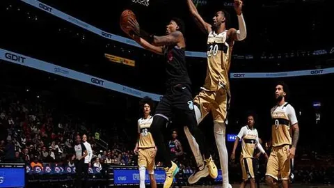 利物浦大胜热刺，萨拉赫双响加助攻，球队止平领跑英超积分榜